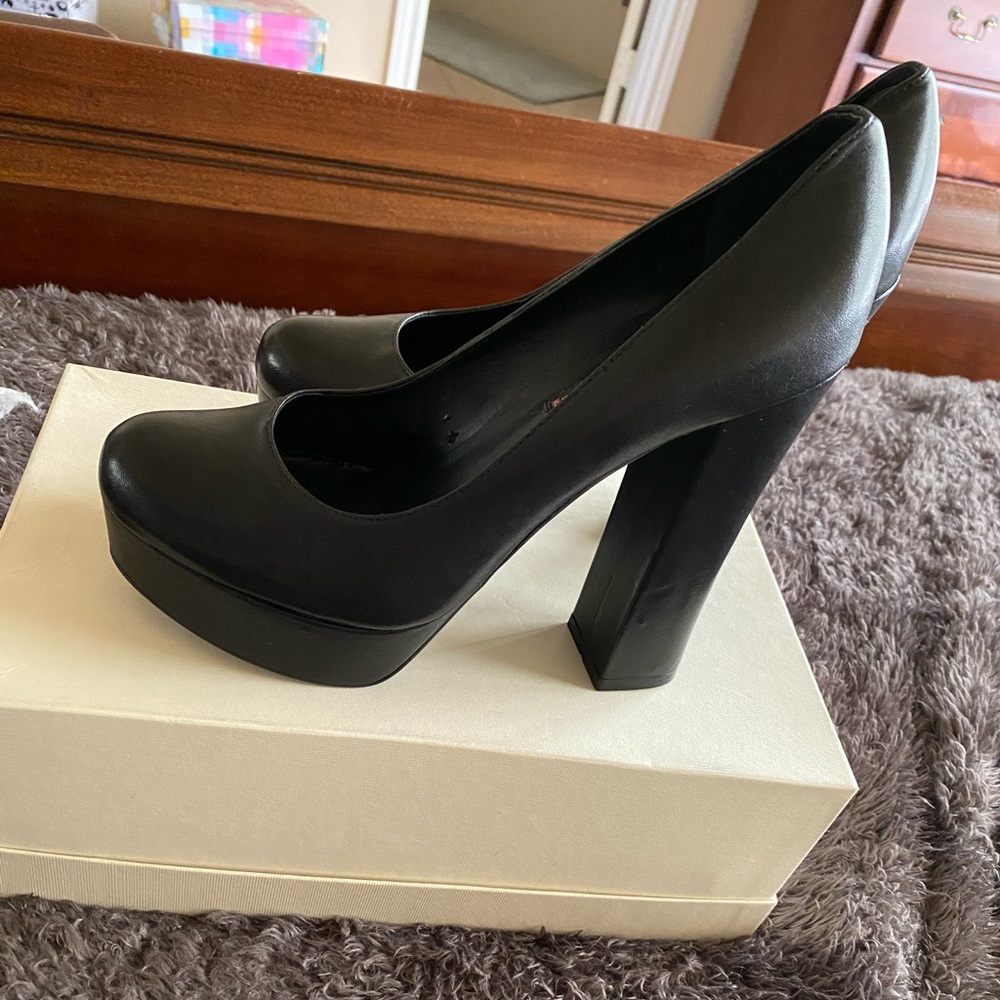 Shoes - Picture 2 of 3